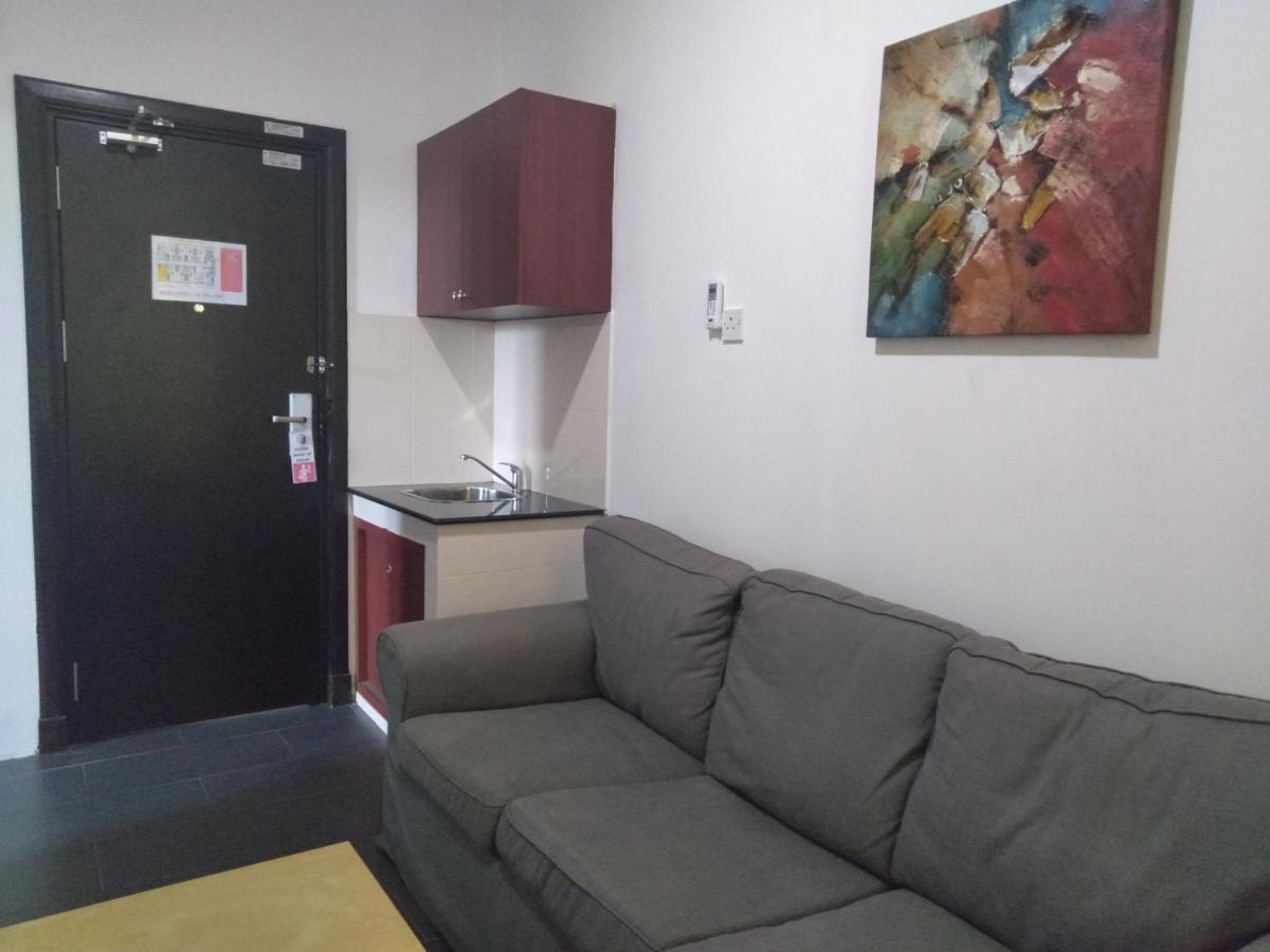 Ginasuite Kompleks27 Hotel Бандар Сери Бегаван Екстериор снимка