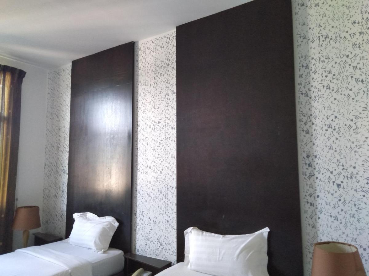Ginasuite Kompleks27 Hotel Бандар Сери Бегаван Екстериор снимка
