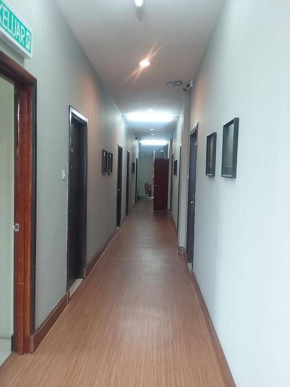 Ginasuite Kompleks27 Hotel Бандар Сери Бегаван Екстериор снимка