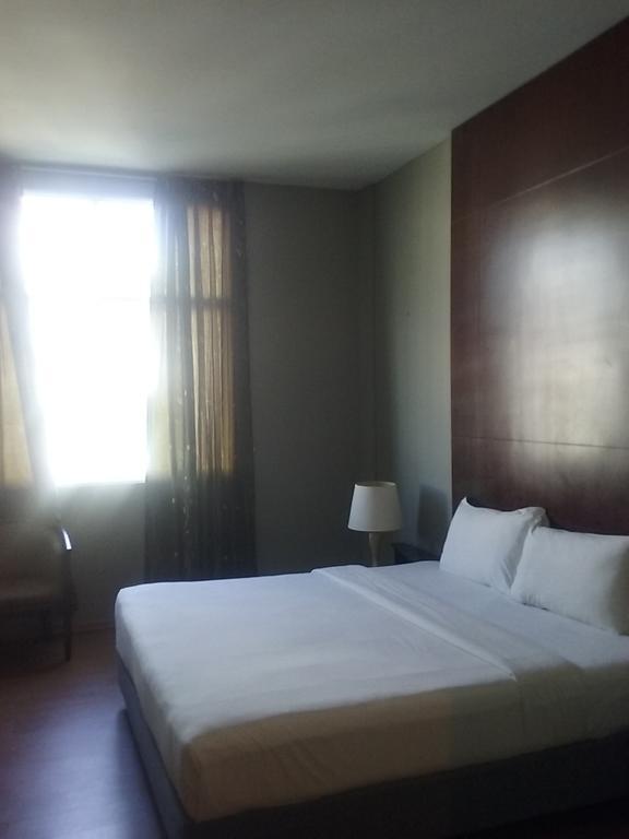 Ginasuite Kompleks27 Hotel Бандар Сери Бегаван Екстериор снимка