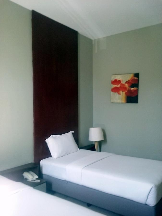 Ginasuite Kompleks27 Hotel Бандар Сери Бегаван Екстериор снимка