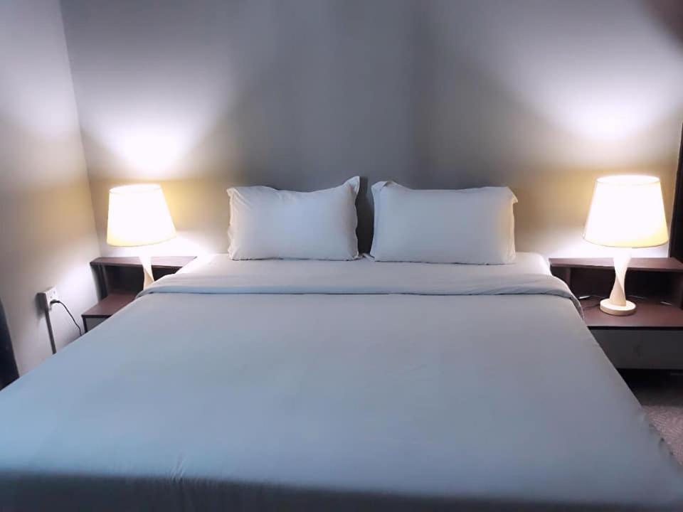 Ginasuite Kompleks27 Hotel Бандар Сери Бегаван Екстериор снимка