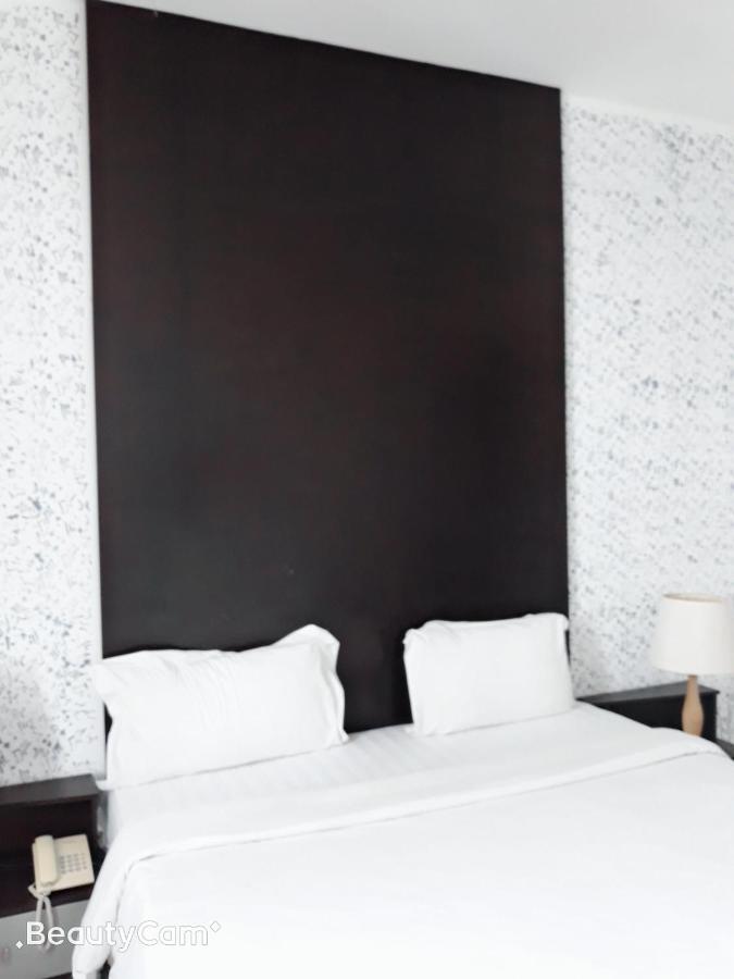 Ginasuite Kompleks27 Hotel Бандар Сери Бегаван Екстериор снимка